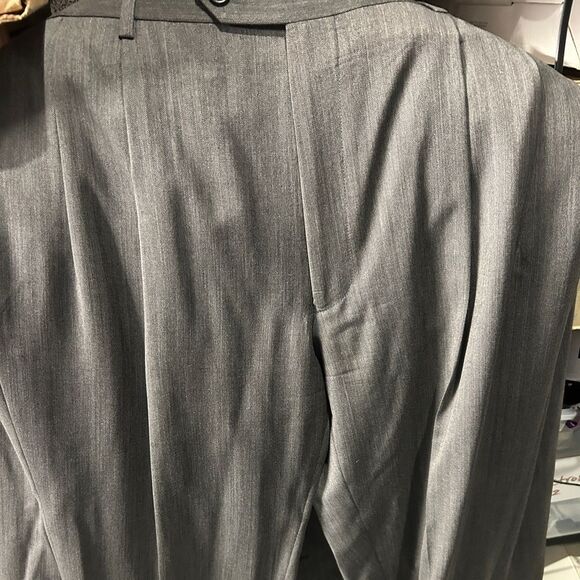 Jos a bank gray suit jacket size 42R and pants 36R - Picture 8 of 8